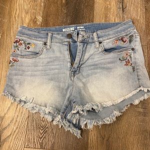 Cute jean shorts!